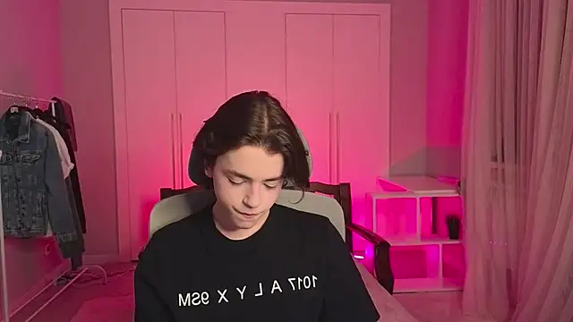 Snapshot of b0y_fantasy chatting on February 2025 06:04:02 PM b0y fantasy online show from February 2025 06:04:02 PM