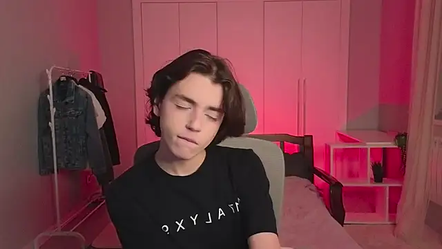 Snapshot of b0y_fantasy chatting on February 2025 05:47:01 PM b0y fantasy online show from February 2025 05:47:01 PM