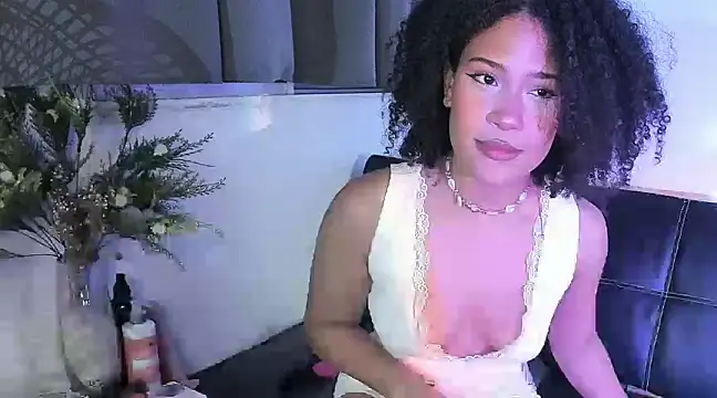 Snapshot of bronwgirl69 chatting on January 2025 02:43:01 AM bronwgirl69 online show from January 2025 02:43:01 AM