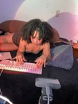 Snapshot of bronwgirl69 chatting on March 2025 06:44:02 PM bronwgirl69 online show from March 2025 06:44:02 PM