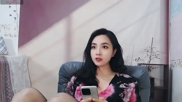 Snapshot of xiaotiantian-76 chatting on January 2025 12:01:02 PM xiaotiantian-76 online show from January 2025 12:01:02 PM