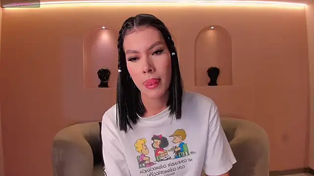 NiaSalvatore online show from September 2025 06:22:01 PM