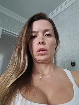 Snapshot of karina_warthon chatting on October 2025 05:57:02 PM karina warthon online show from October 2025 05:57:02 PM