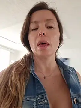 karina warthon online show from June 2026 05:34:01 PM