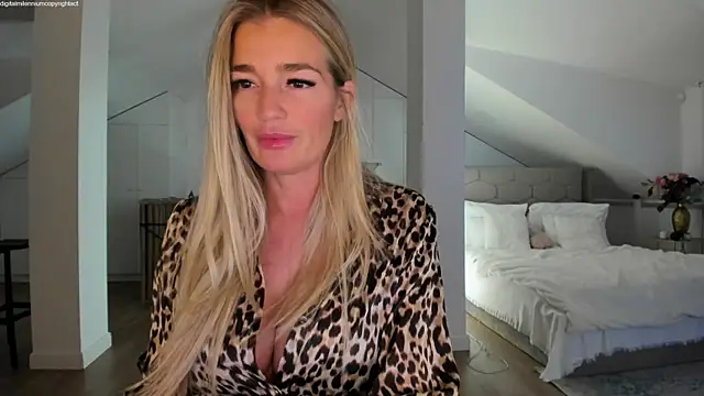 Yourhotqueeen online show from January 2026 11:43:02 PM