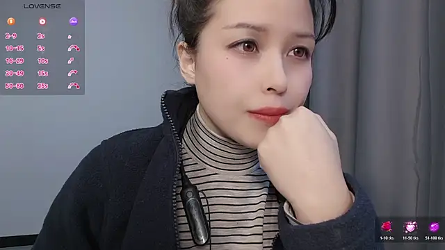 Lucky-xiuxiu online show from November 2025 01:04:01 PM