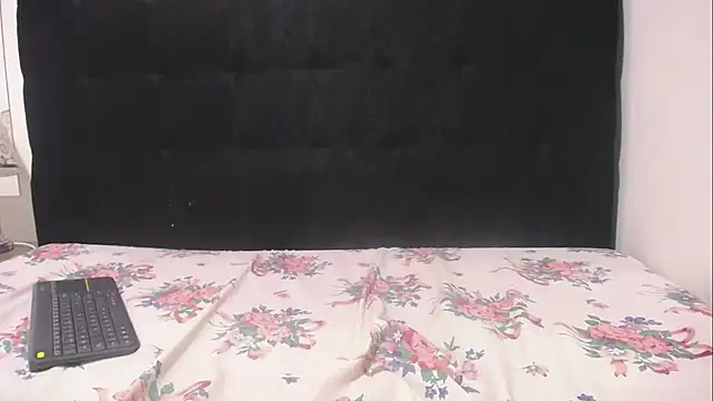 Snapshot of violetadumsper chatting on November 2025 11:05:01 AM violetadumsper online show from November 2025 11:05:01 AM