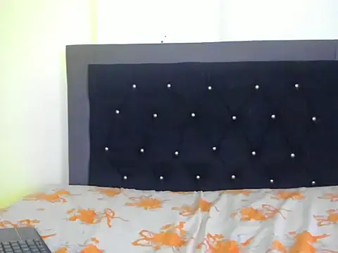 Snapshot of violetadumsper chatting on November 2025 03:49:02 AM violetadumsper online show from November 2025 03:49:02 AM