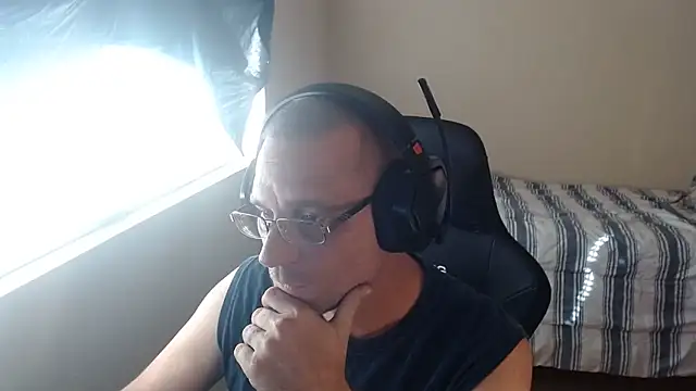 Dubesnackes online show from November 2025 08:52:02 PM