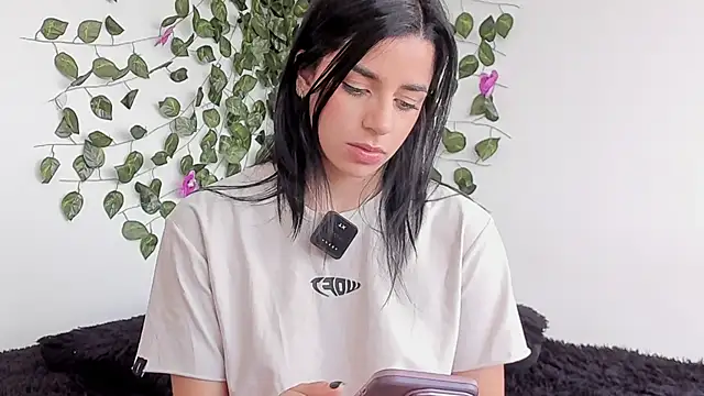 Laurensmith9 online show from June 2026 02:48:01 PM