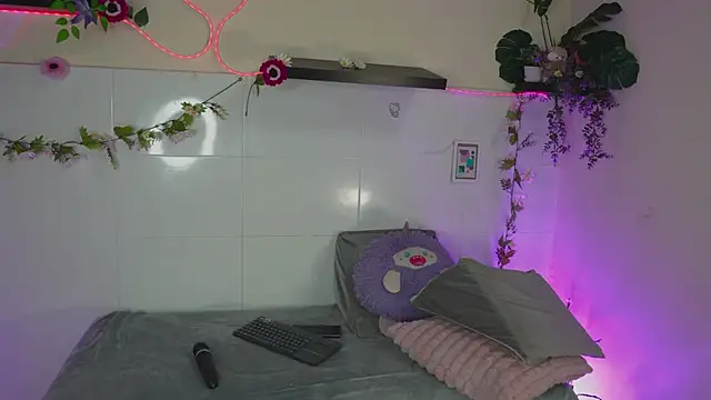 bri cullen online show from November 2025 02:23:01 AM