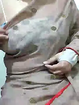 Snapshot of mallupriyapriya chatting on February 2026 04:33:01 PM mallupriyapriya online show from February 2026 04:33:01 PM