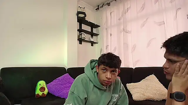 Snapshot of twinkmilk_ chatting on February 2025 01:18:02 PM twinkmilk online show from February 2025 01:18:02 PM