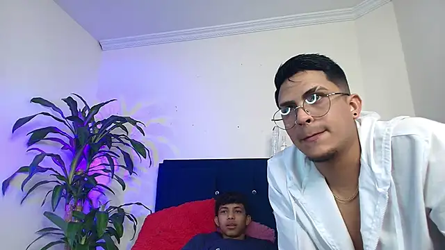 Snapshot of twinkmilk_ chatting on February 2025 11:55:01 AM twinkmilk online show from February 2025 11:55:01 AM