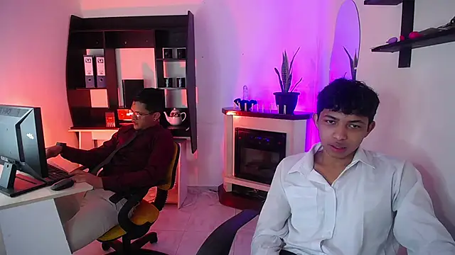 Snapshot of twinkmilk_ chatting on February 2025 11:52:01 AM twinkmilk online show from February 2025 11:52:01 AM