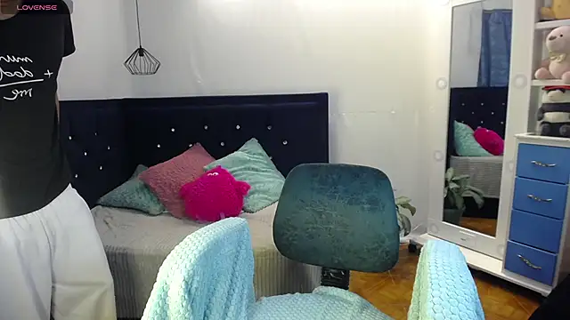 Snapshot of twinkmilk_ chatting on March 2025 12:35:02 PM twinkmilk online show from March 2025 12:35:02 PM