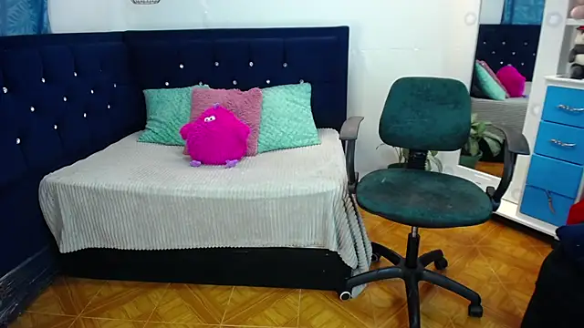 Snapshot of twinkmilk_ chatting on March 2025 12:34:02 AM twinkmilk online show from March 2025 12:34:02 AM