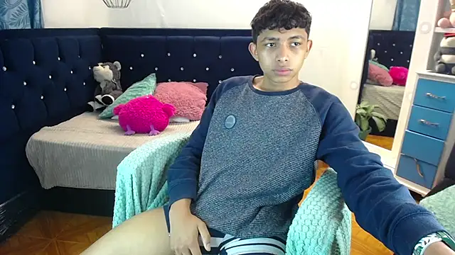 Snapshot of twinkmilk_ chatting on March 2025 09:21:02 PM twinkmilk online show from March 2025 09:21:02 PM