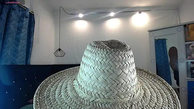 Snapshot of twinkmilk_ chatting on March 2025 01:01:02 PM twinkmilk online show from March 2025 01:01:02 PM