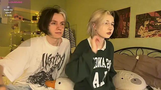 Snapshot of VeryRare_TwinS chatting on October 2025 09:57:01 PM VeryRare TwinS online show from October 2025 09:57:01 PM