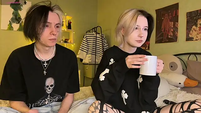 Snapshot of VeryRare_TwinS chatting on October 2025 09:34:02 PM VeryRare TwinS online show from October 2025 09:34:02 PM