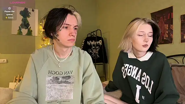 Snapshot of VeryRare_TwinS chatting on October 2025 10:08:02 PM VeryRare TwinS online show from October 2025 10:08:02 PM