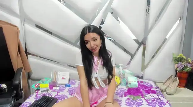 Snapshot of Sweets_Violeta18 chatting on January 2025 06:06:01 AM Sweets Violeta18 online show from January 2025 06:06:01 AM