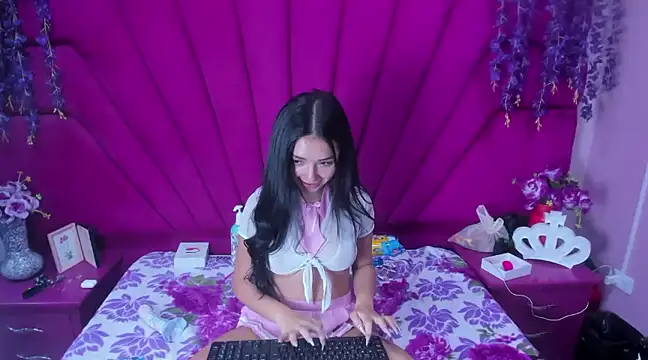 Snapshot of Sweets_Violeta18 chatting on January 2025 06:14:01 AM Sweets Violeta18 online show from January 2025 06:14:01 AM