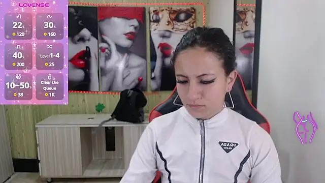 Snapshot of Anniee_x chatting on January 2025 11:43:01 AM Anniee x online show from January 2025 11:43:01 AM