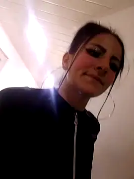 Snapshot of Anniee_x chatting on February 2025 12:38:02 PM Anniee x online show from February 2025 12:38:02 PM