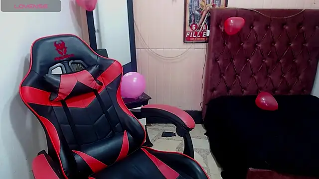 Snapshot of Anniee_x chatting on February 2025 12:57:02 PM Anniee x online show from February 2025 12:57:02 PM