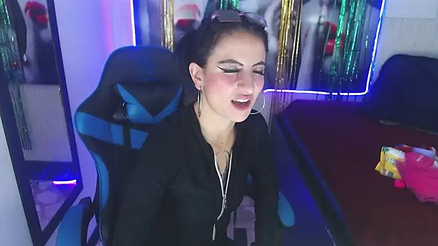 Snapshot of Anniee_x chatting on March 2025 11:21:02 AM Anniee x online show from March 2025 11:21:02 AM