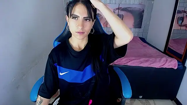 Snapshot of Anniee_x chatting on September 2025 12:32:02 PM Anniee x online show from September 2025 12:32:02 PM