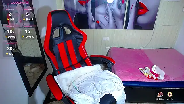 Snapshot of Anniee_x chatting on October 2025 12:59:02 PM Anniee x online show from October 2025 12:59:02 PM