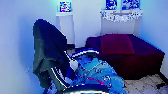 Snapshot of Anniee_x chatting on February 2026 11:11:02 AM Anniee x online show from February 2026 11:11:02 AM