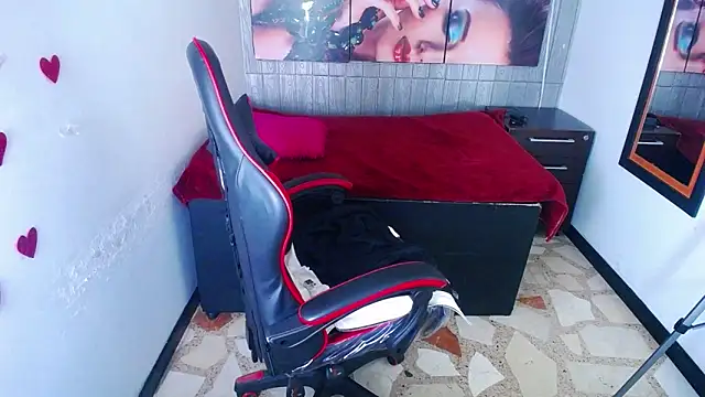 Snapshot of Anniee_x chatting on February 2026 01:00:02 PM Anniee x online show from February 2026 01:00:02 PM