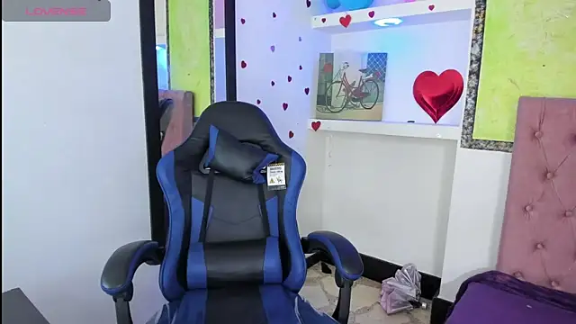 Snapshot of Anniee_x chatting on March 2026 12:39:02 PM Anniee x online show from March 2026 12:39:02 PM