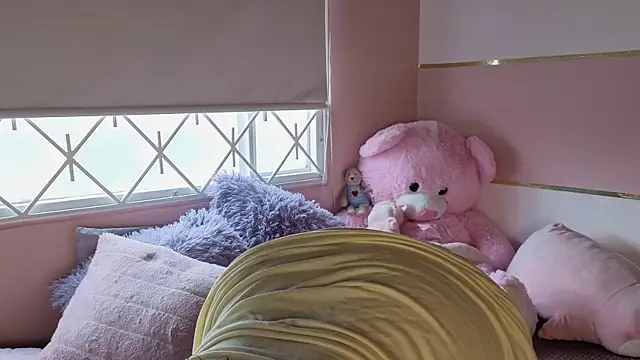 Charlotte  Miller online show from September 2025 01:05:02 PM