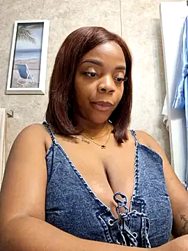 Snapshot of Sade_summer chatting on February 2025 12:30:01 AM Sade summer online show from February 2025 12:30:01 AM
