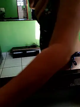 Snapshot of AliceRuivinha2 chatting on February 2026 10:27:01 AM AliceRuivinha2 online show from February 2026 10:27:01 AM