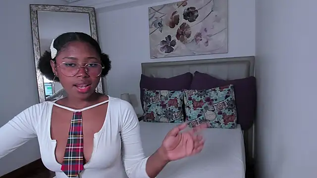 Snapshot of violeta_ruiz_ chatting on February 2025 04:57:01 PM violeta ruiz online show from February 2025 04:57:01 PM