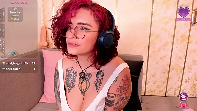 Snapshot of catalehia_moonlight chatting on March 2025 07:49:02 PM catalehia moonlight online show from March 2025 07:49:02 PM