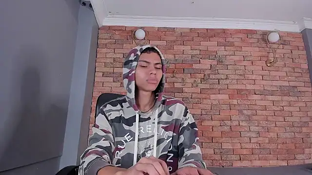 adam piarse01 online show from January 2026 11:10:01 PM