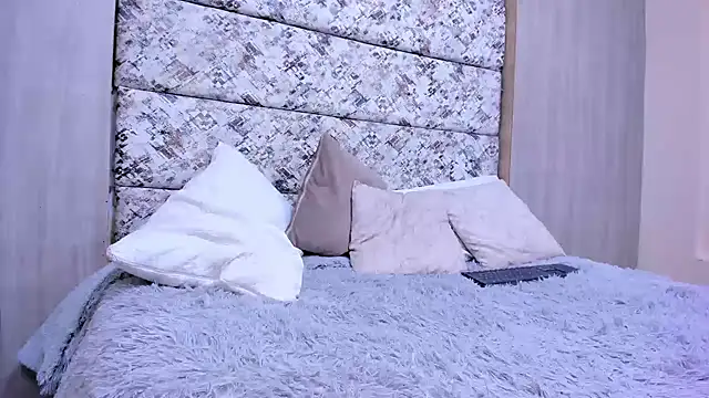 adam piarse01 online show from February 2026 08:01:02 PM