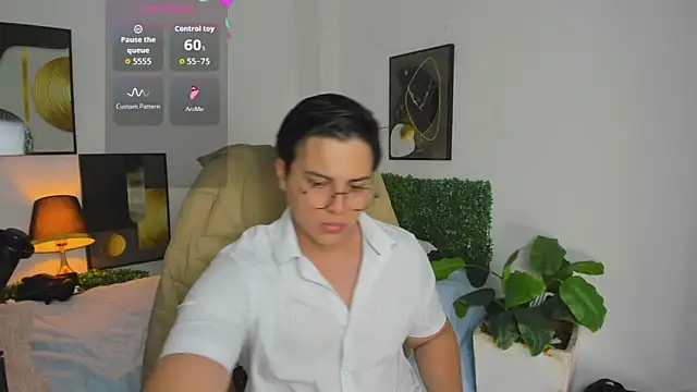 Snapshot of Thom_Ohtani chatting on March 2026 10:03:02 PM Thom Ohtani online show from March 2026 10:03:02 PM