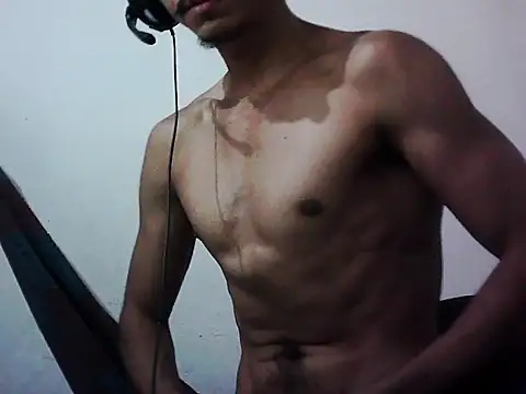 Snapshot of MagrinhoSaradoo chatting on October 2025 08:35:01 PM MagrinhoSaradoo online show from October 2025 08:35:01 PM