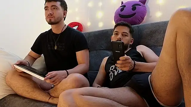 Snapshot of ErickBrant chatting on February 2025 12:06:01 AM ErickBrant online show from February 2025 12:06:01 AM