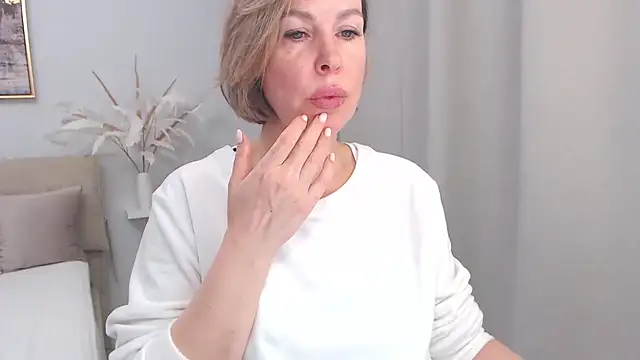 AnnyUBright online show from January 2025 01:13:01 PM