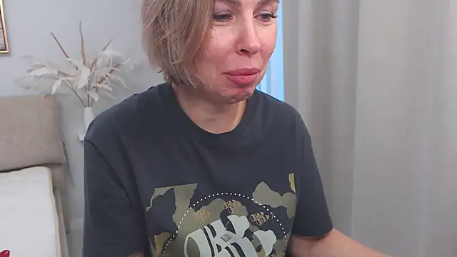 AnnyUBright online show from January 2025 10:10:02 AM