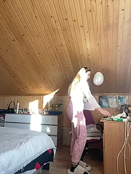 mewKate online show from March 2025 03:14:02 PM